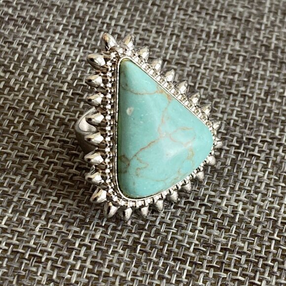 Large Faux Turquoise Ring Chunky Southwestern Design Gold Veins Matte Bl… - Picture 1 of 9